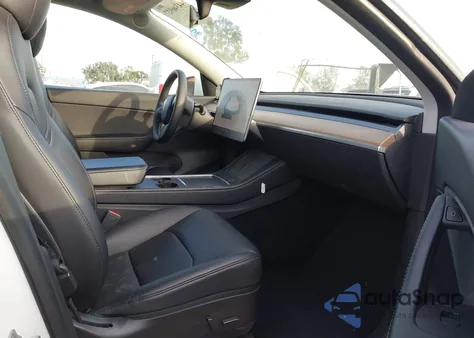 2022 Tesla Model Y Long Range Dual Motor All-Wheel Drive z USA, uszkodzony, nr VIN 7SAYGAEE5NF405257